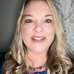 Meet your Posher, Connie